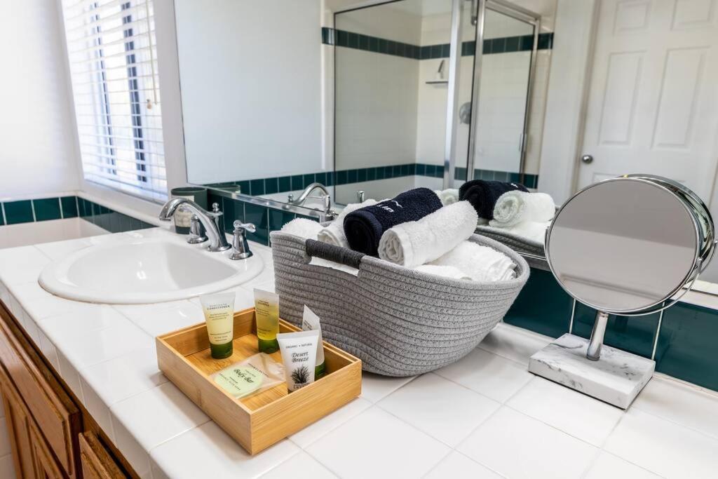 The Nest At Woodside: Lux La Getaway + Office/Spa Санта-Кларита Экстерьер фото